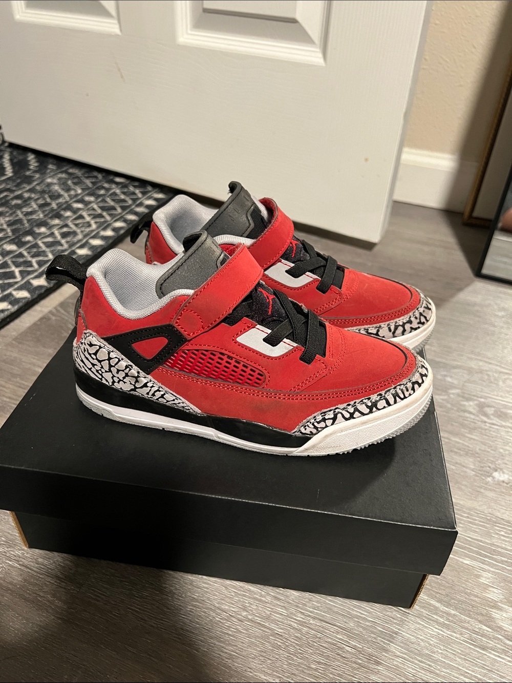 Jordan Spizike Low